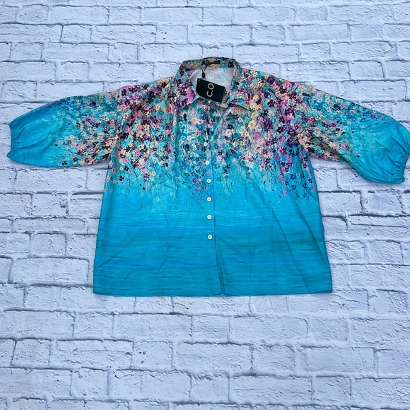 C.O.Z.Y. Brand ladies XL top with turquoise background and floral print. - Picture 1 of 7